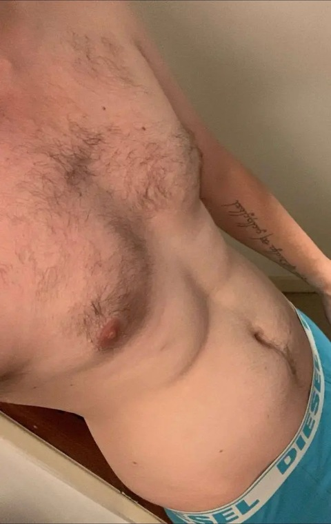 ahunter101 onlyfans leaked picture 1