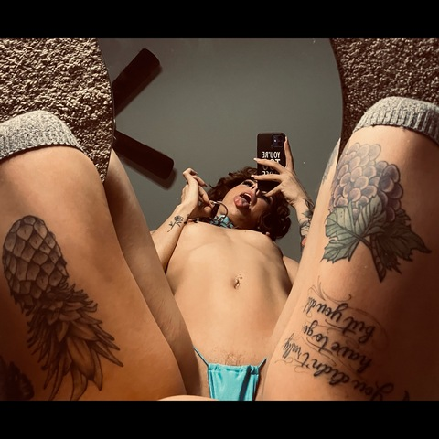 alexxis18 onlyfans leaked picture 1