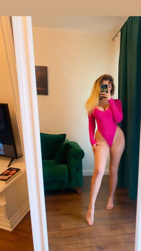 ana.denisa1909 onlyfans leaked picture 1