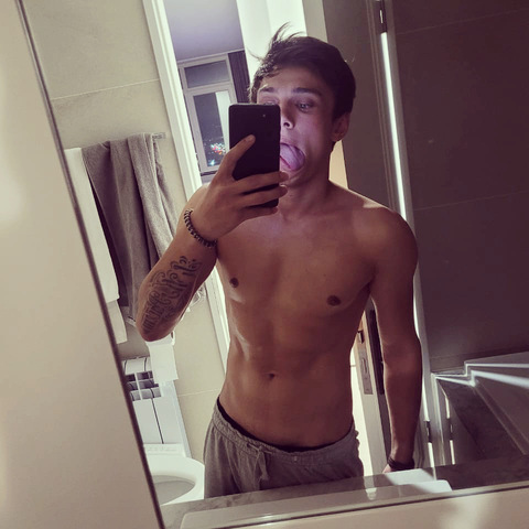 aronboyxxl onlyfans leaked picture 1