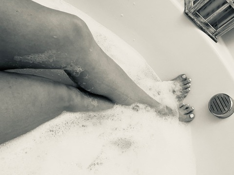 barefootbun69 onlyfans leaked picture 1