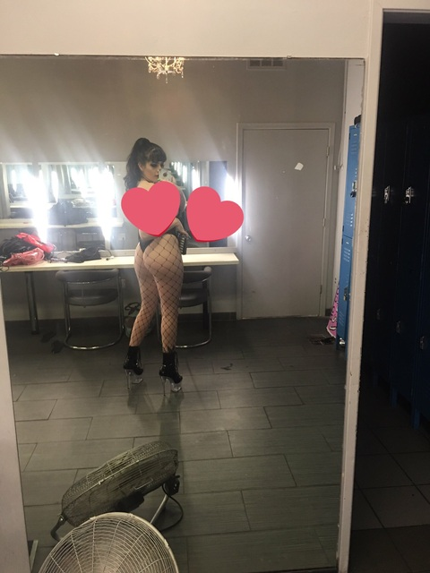 charlotteblew onlyfans leaked picture 1
