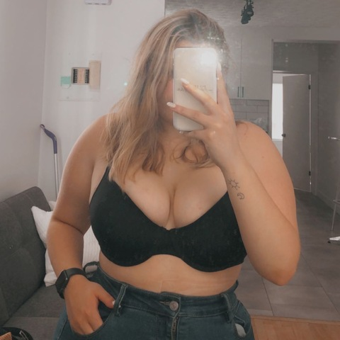 coconut23512215 onlyfans leaked picture 1