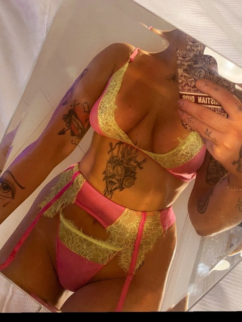h.o.l.l.i.e.g onlyfans leaked picture 1