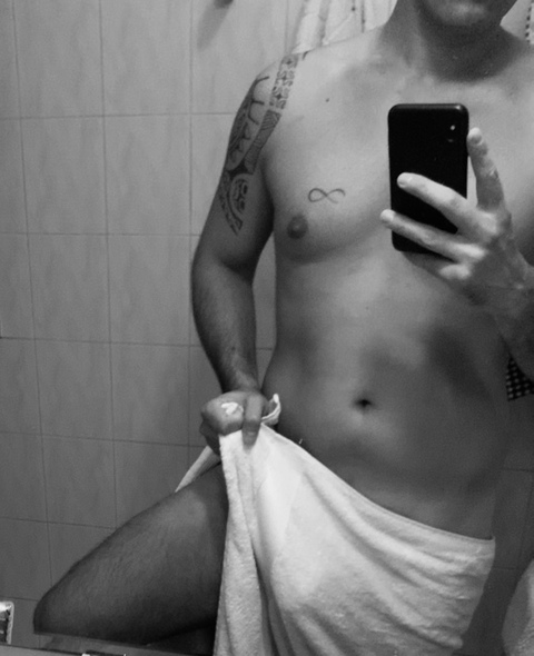 julyan89 onlyfans leaked picture 1