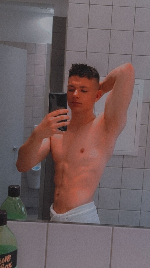leo.b216 onlyfans leaked picture 1