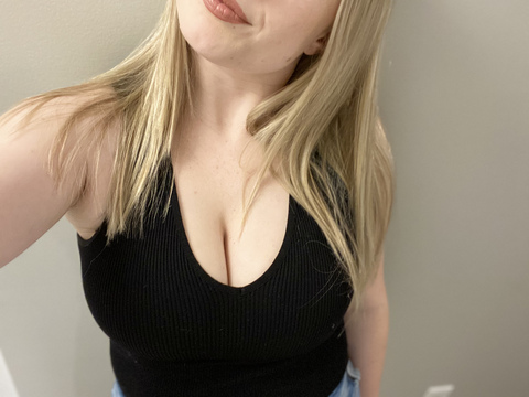 little_blonde onlyfans leaked picture 1
