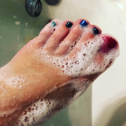 lolabearsfeet onlyfans leaked picture 1