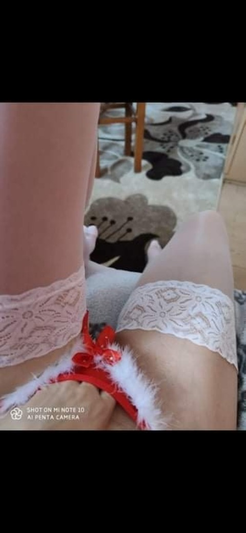 maryhotwife97 onlyfans leaked picture 1
