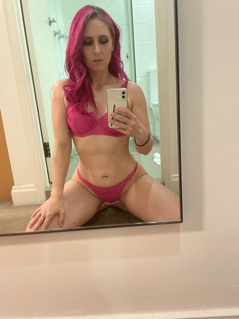 miss-laura onlyfans leaked picture 1