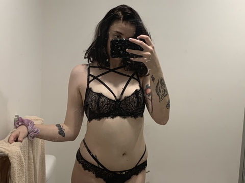 miss.violette7 onlyfans leaked picture 1