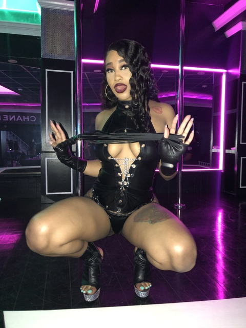 mistressamor15 onlyfans leaked picture 1