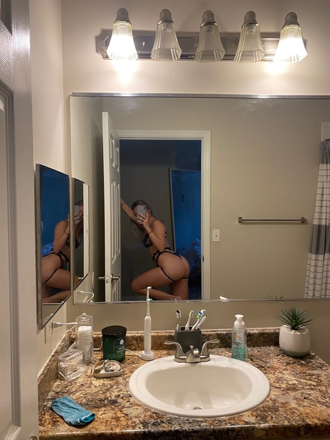 naughtyteen18 onlyfans leaked picture 1