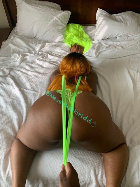 nevaehsworldd onlyfans leaked picture 1