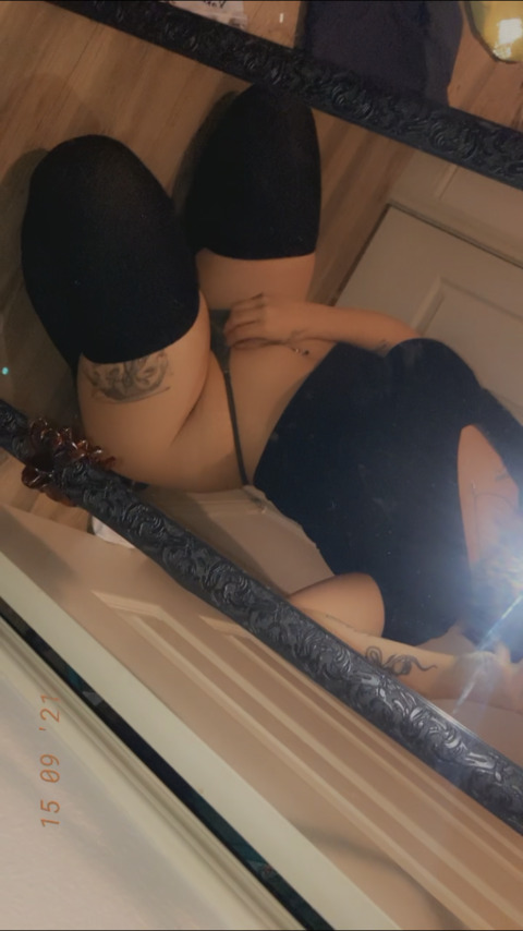 nikie.nikole onlyfans leaked picture 1