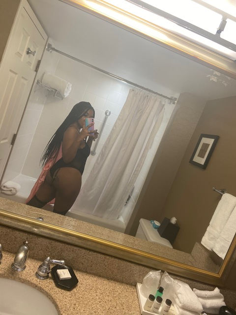 nique2wicee onlyfans leaked picture 1