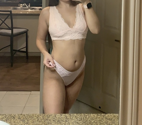olivia.maeigh onlyfans leaked picture 1
