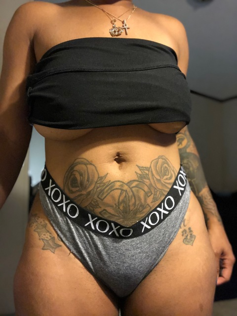 queenpmoney onlyfans leaked picture 1