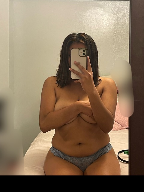 quesii.aa onlyfans leaked picture 1
