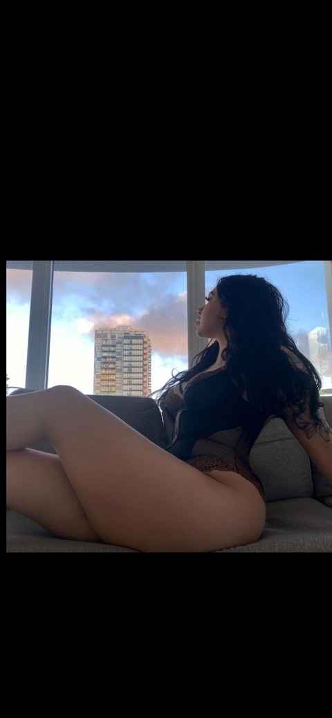 realcomeupqueen onlyfans leaked picture 1