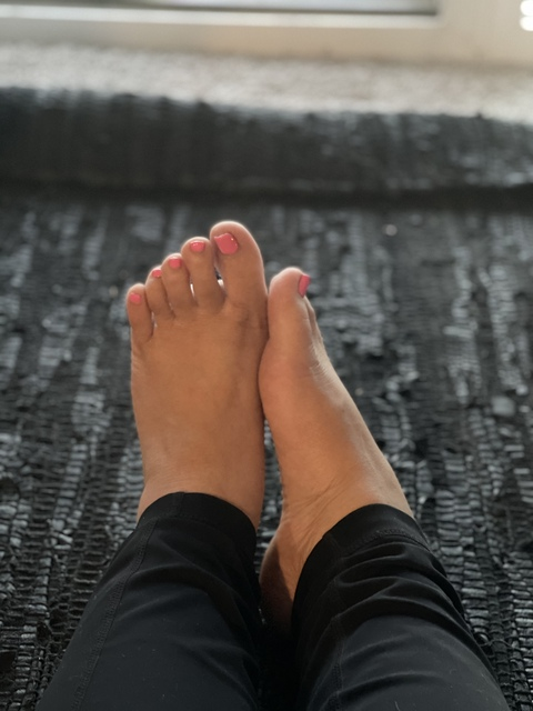 sweetfeet-xo onlyfans leaked picture 1