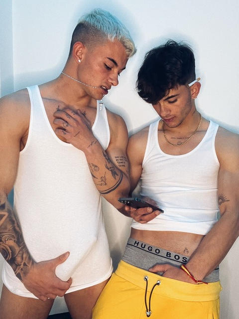 twinscastrovip onlyfans leaked picture 1