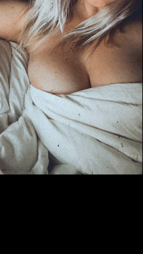 ursulakurkovik onlyfans leaked picture 1