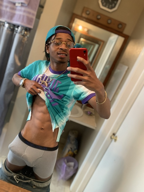 yeahitsrell onlyfans leaked picture 1